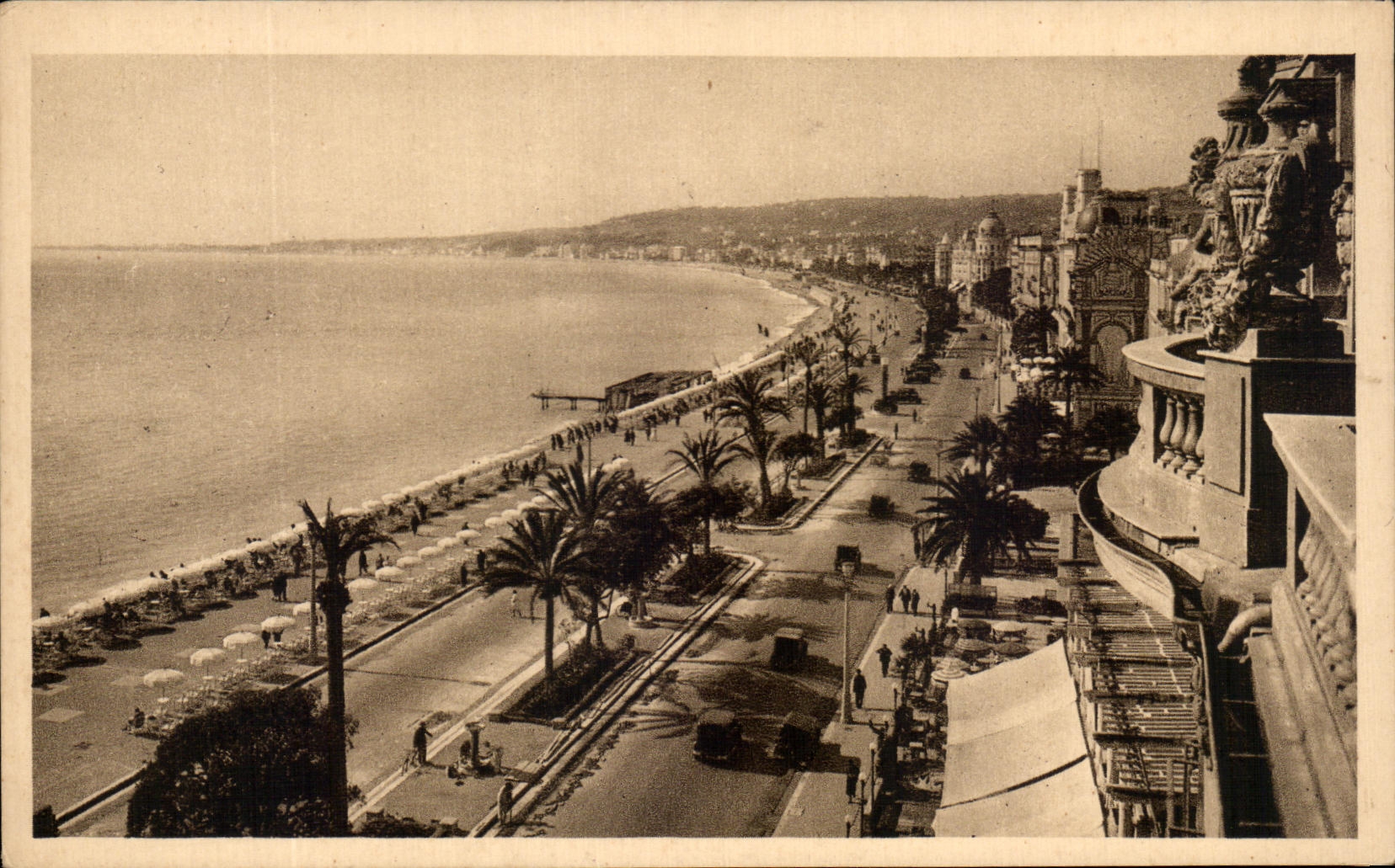 CPA Cote D'Azur Artistique Nice Vue d'Ensemble de la Promenade des Anglais