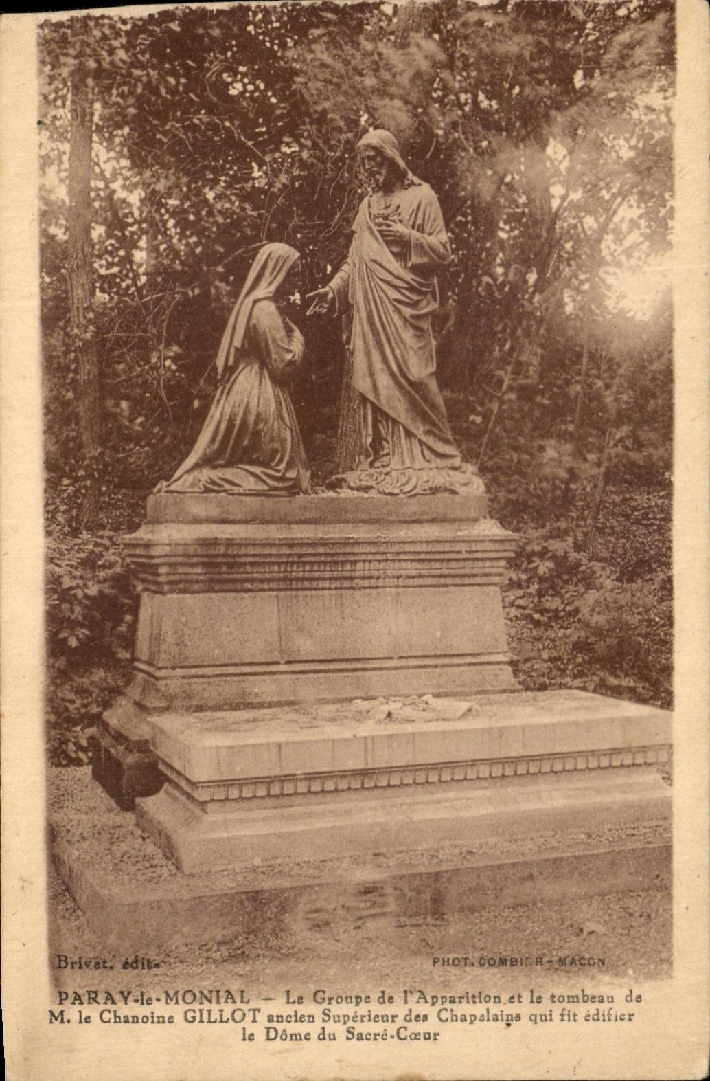 Paray-le-Monial — Le Groupe de l'Apparition et le tombeau de M. le Chanoine Gillot, ancien Supérieur des Chaplains qui fit édifier le Dôme du Sacré-Cœur — Brivet édit. Phot. Combich-Macgn