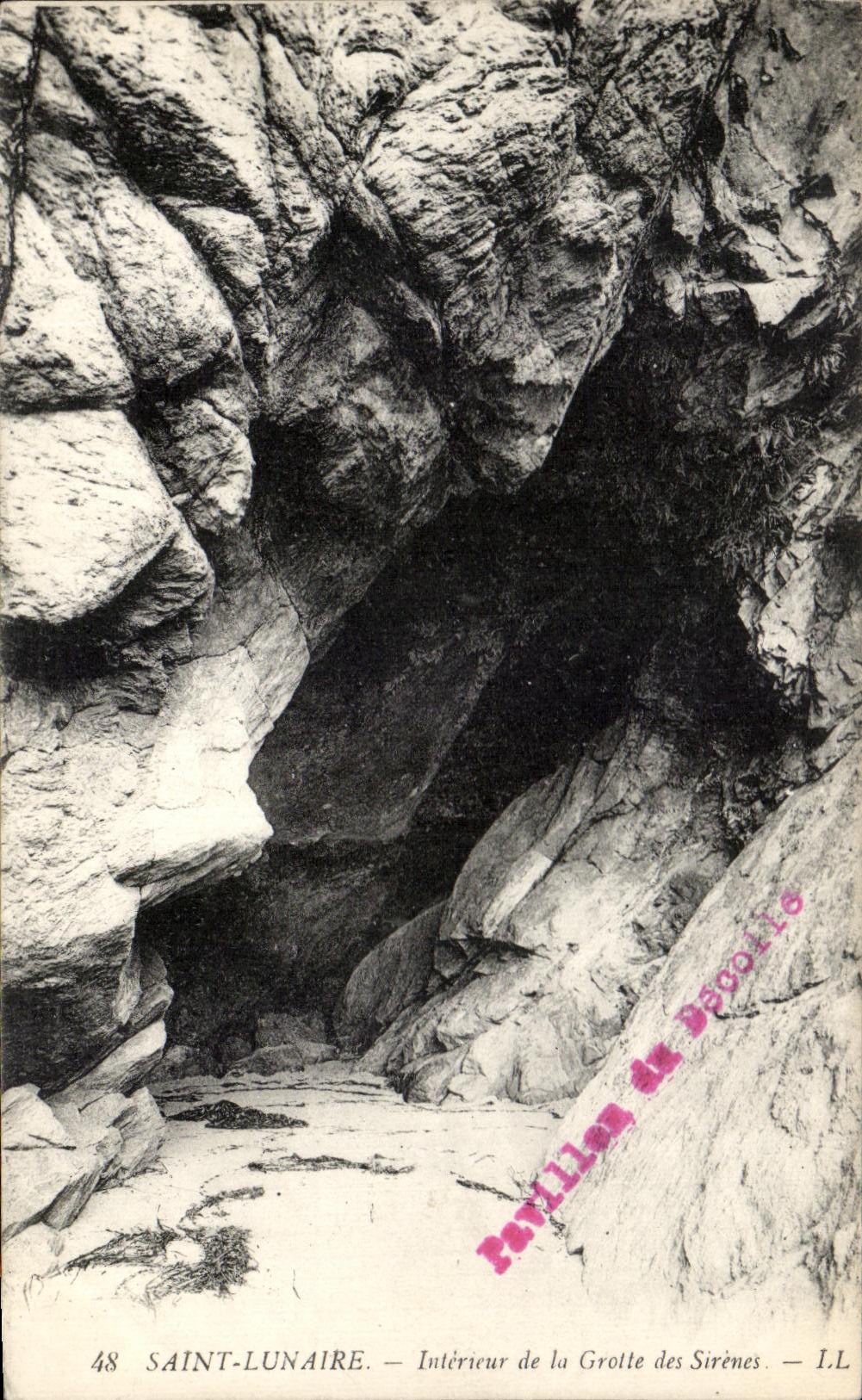 Saint-Lunaire — Intérieur de la Grotte des Sirènes — Ravilley du Bacoille