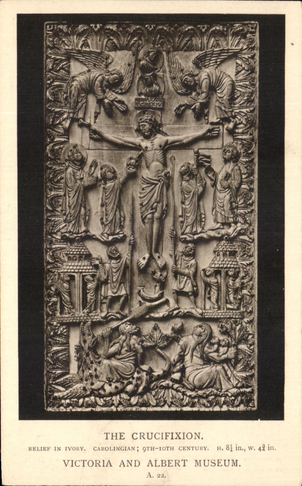 Crucifixion — relief en ivoire carolingien, 9e-10e siècle — Victoria and Albert Museum, n° A.22