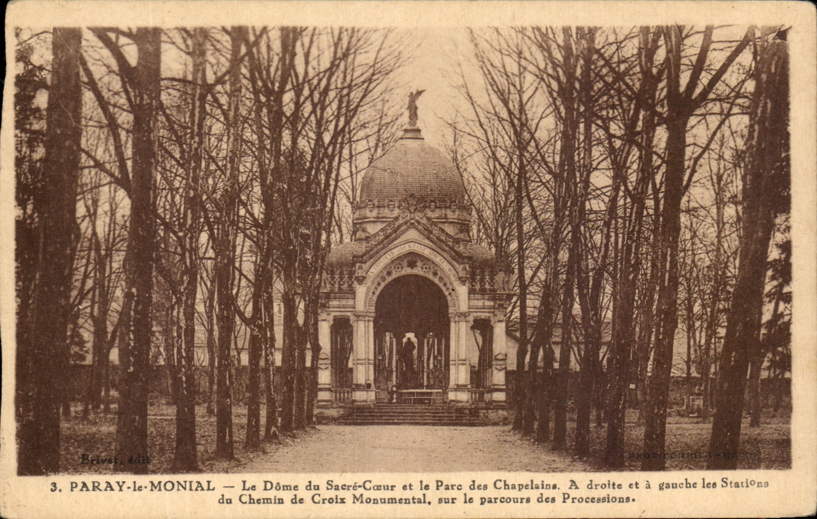 Paray-le-Monial — Le Dôme du Sacré-Cœur et le Parc des Chapelains, sur le parcours des Processions