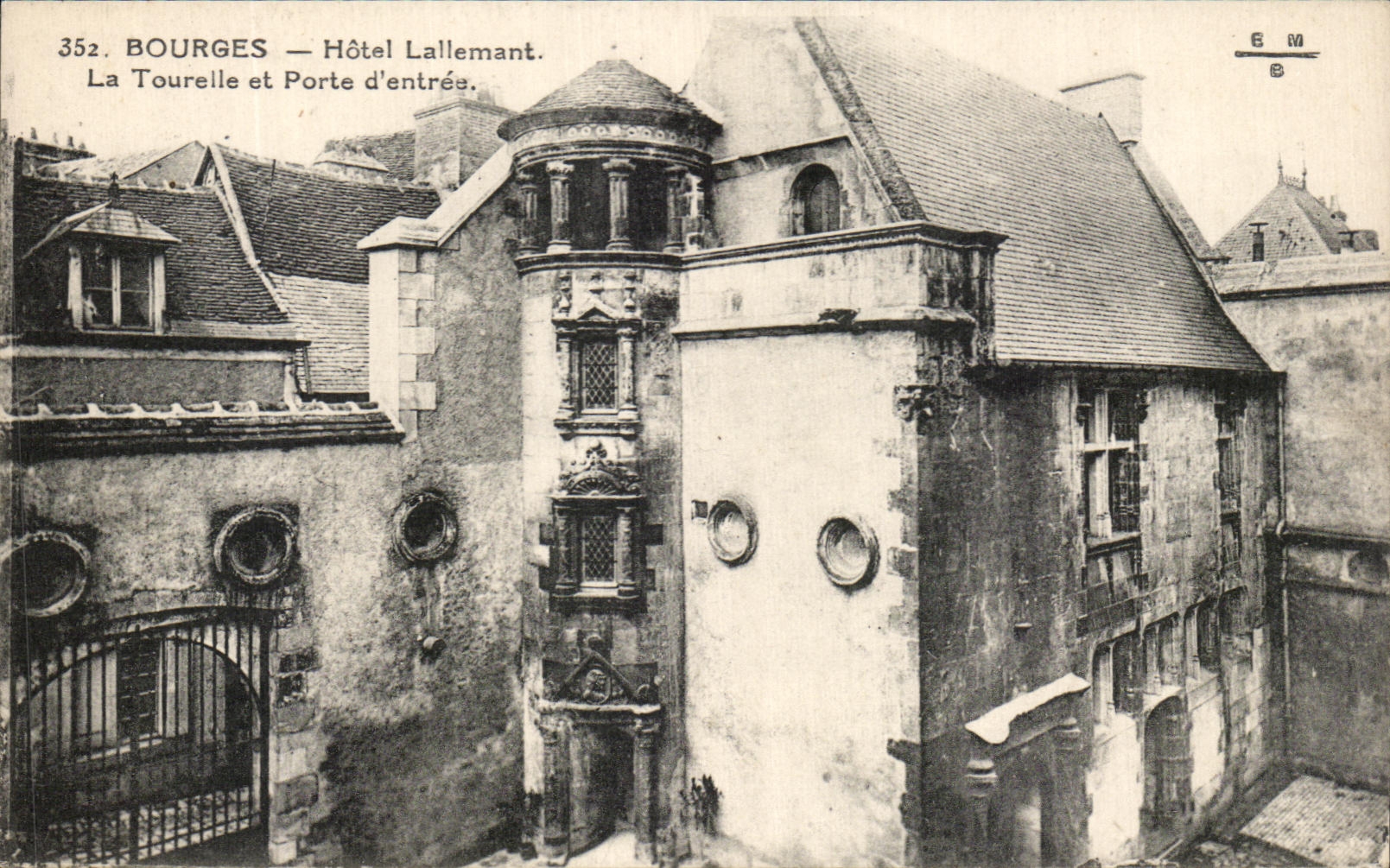 CPA Bourges Hotel Lallemant La Tourelle Et Porte D'Entree