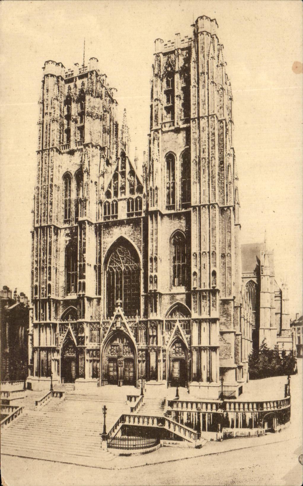 CPA Bruxelles Collegiale Michel Et Gudule Vue Exterieure Cote Quest