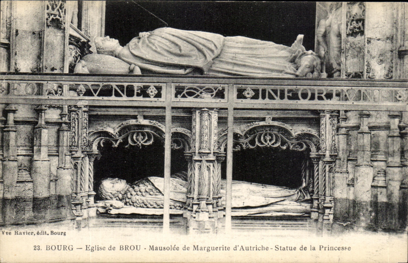 CPA Bourg L'Eglise de Brou Mausolee de Marguerite d'Autriche Statue de la Princesse