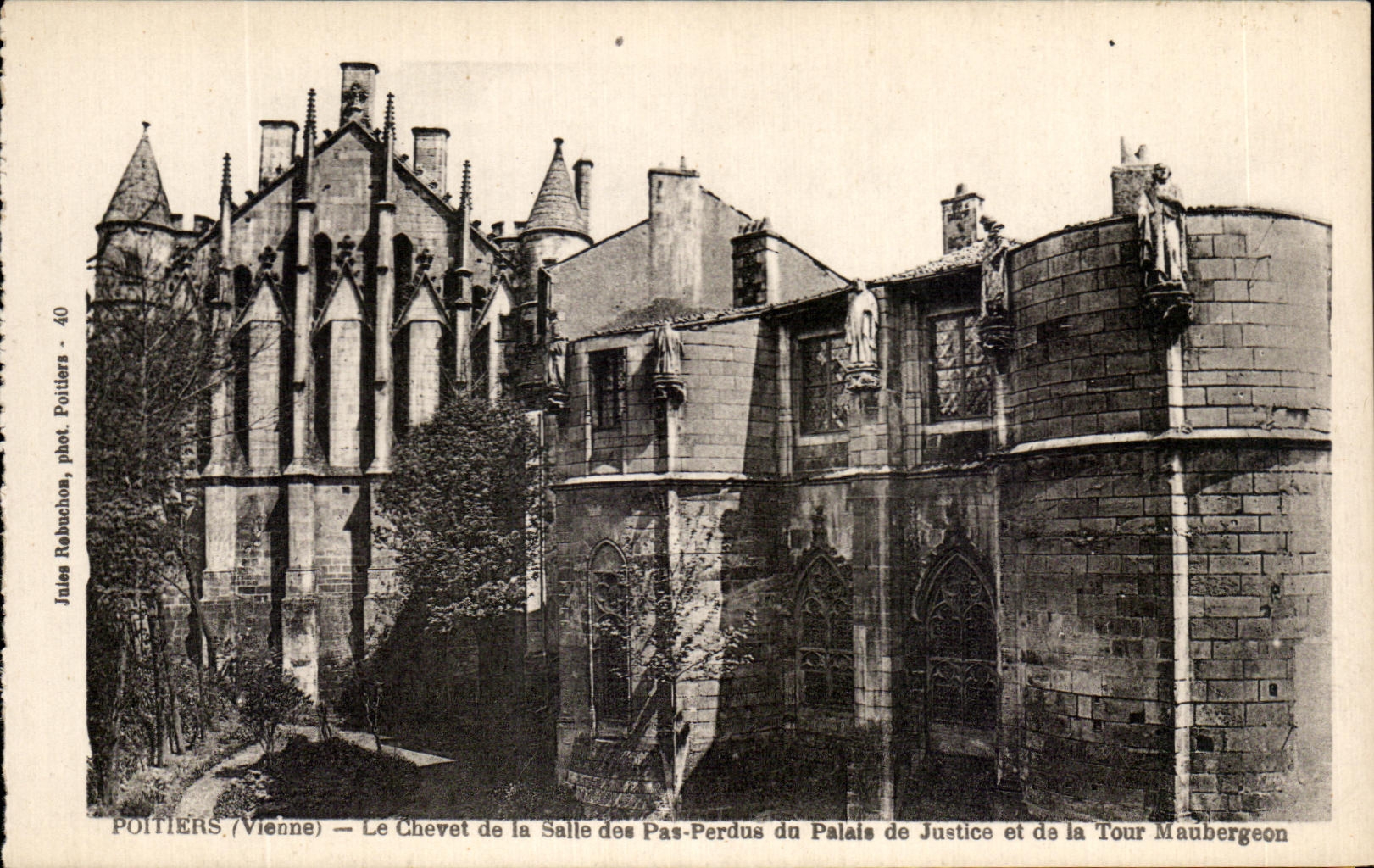 Poitiers (Vienne) — La testata della Sala dei Passi Perduti del Palazzo di Giustizia e della Torre Maubergeon — Jules Robuchos, n°40