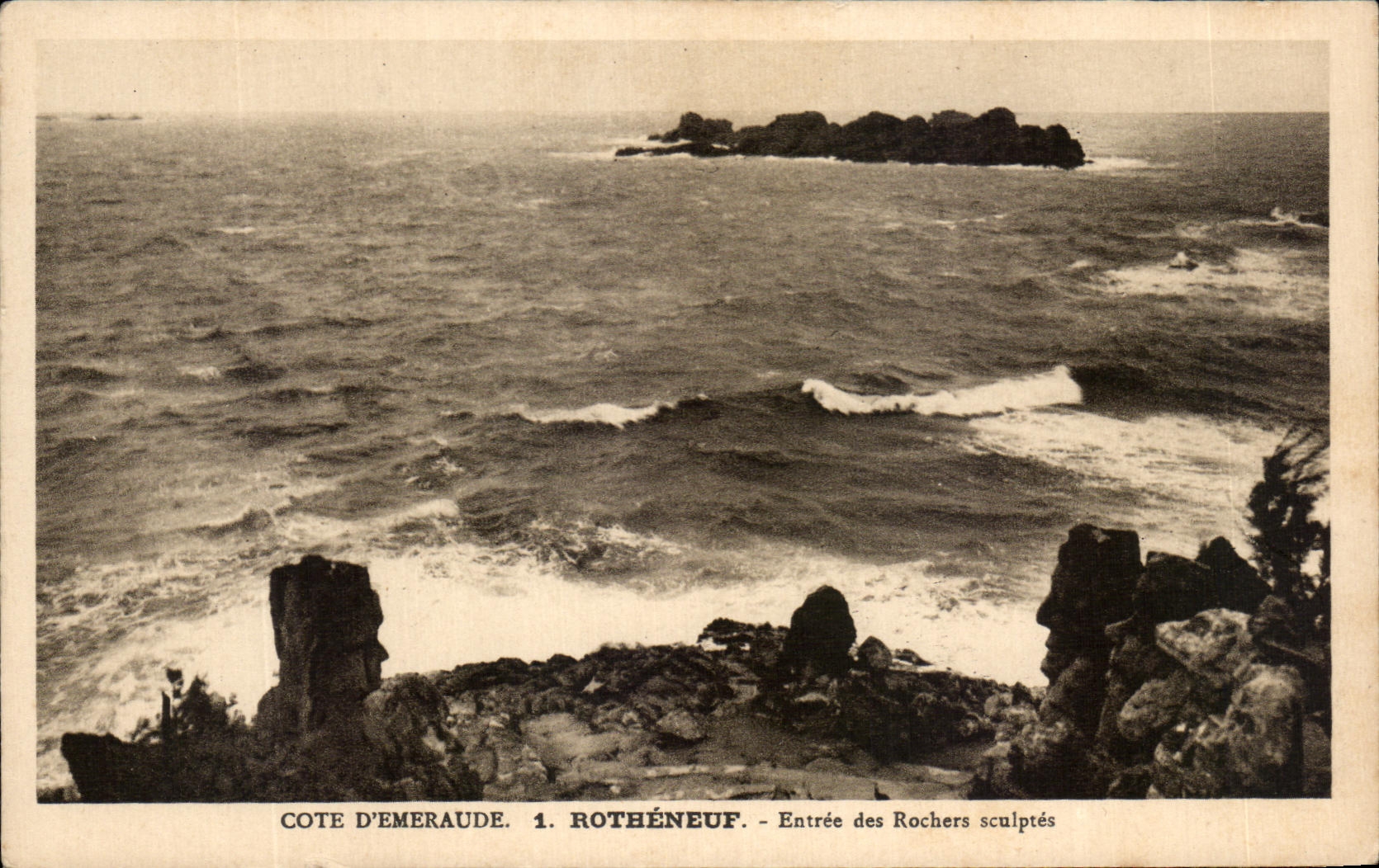 Côte d'Émeraude. 1. Rothéneuf — Entrée des Rochers sculptés — Édition H. Brebion