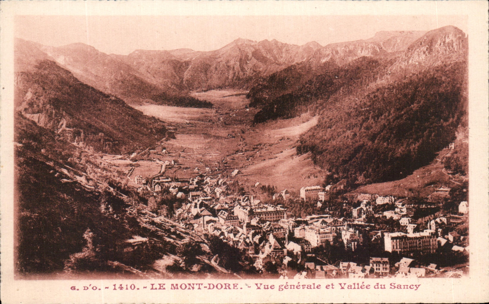 CPA Le Mont Dore Vue generale et Vallee du Sancy
