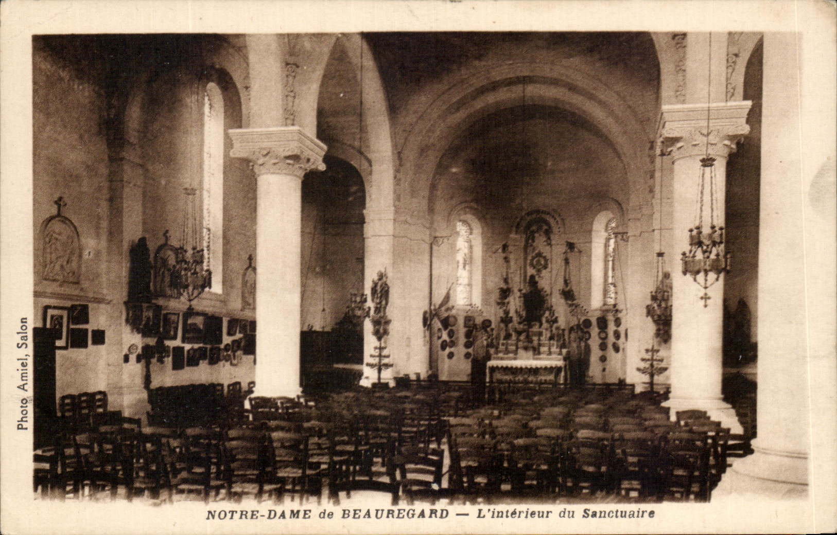 CPA Notre Dame de Beauregard L'interieur du Sanctuaire