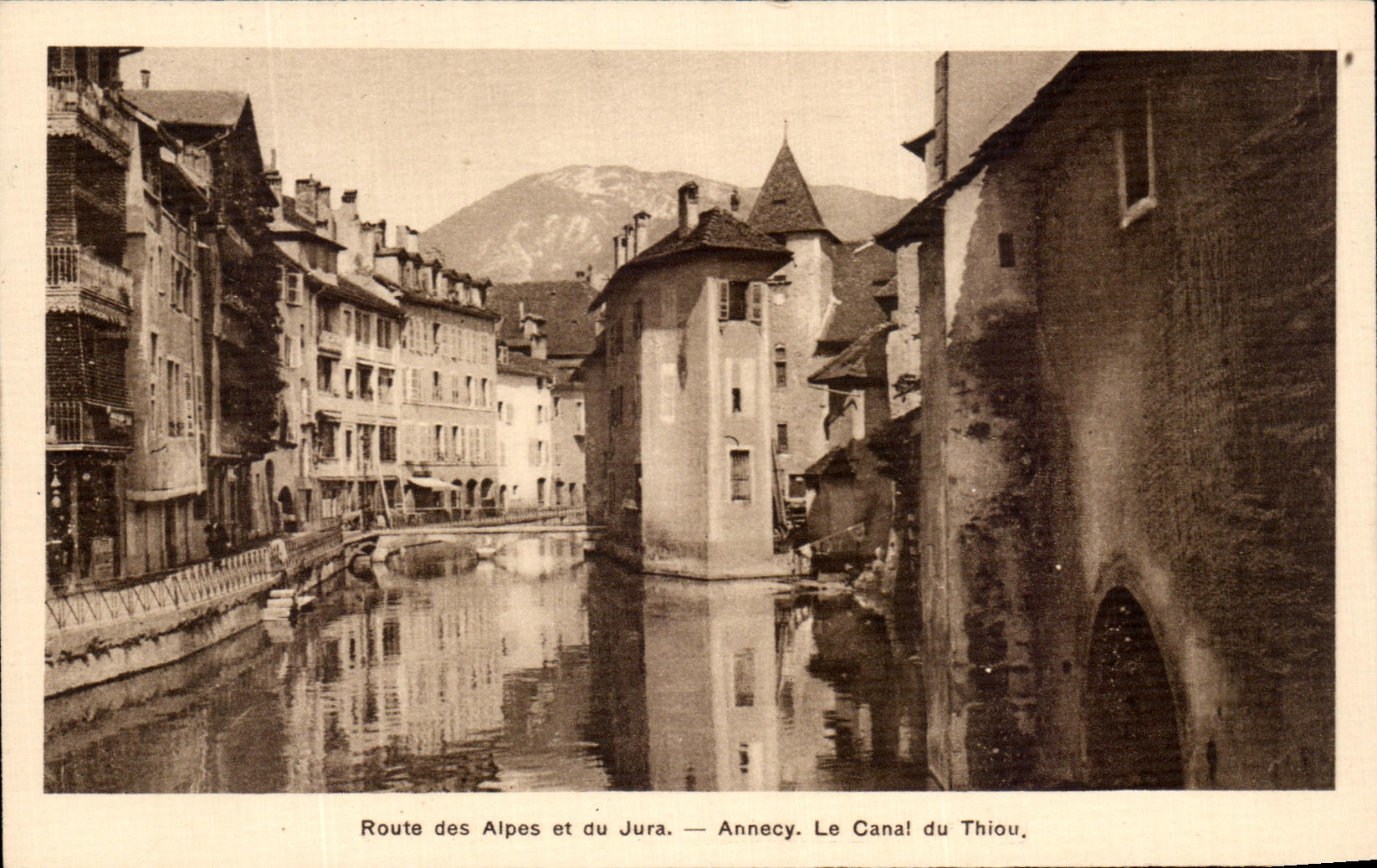CPA Route Des Alpes Et Du Jura Annecy Le Canal Du Thiou