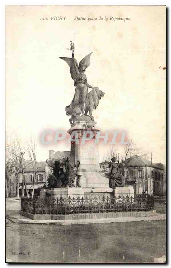 CPA Vichy Statue Place de la Republique
