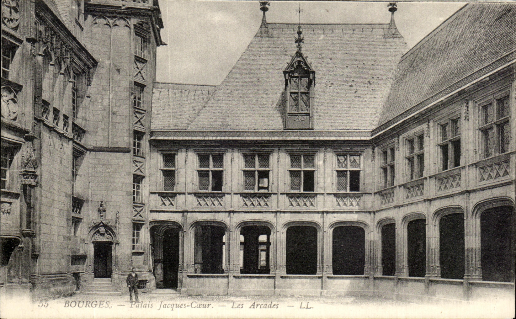 CPA Bourges Palais Jacques Coeur Les Arcades