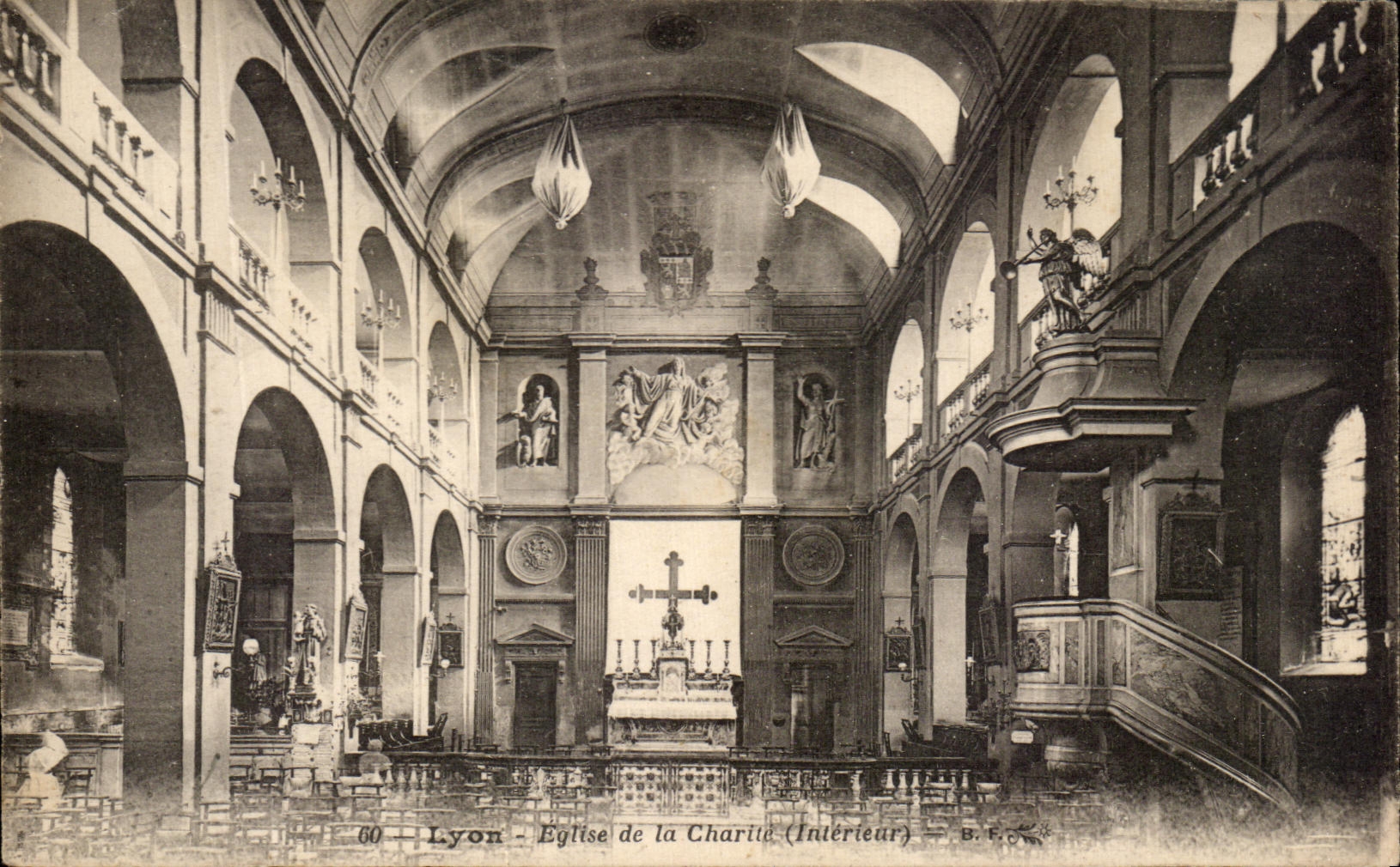 Lyon - Église de la Charité (Intérieur) — B. F. C.