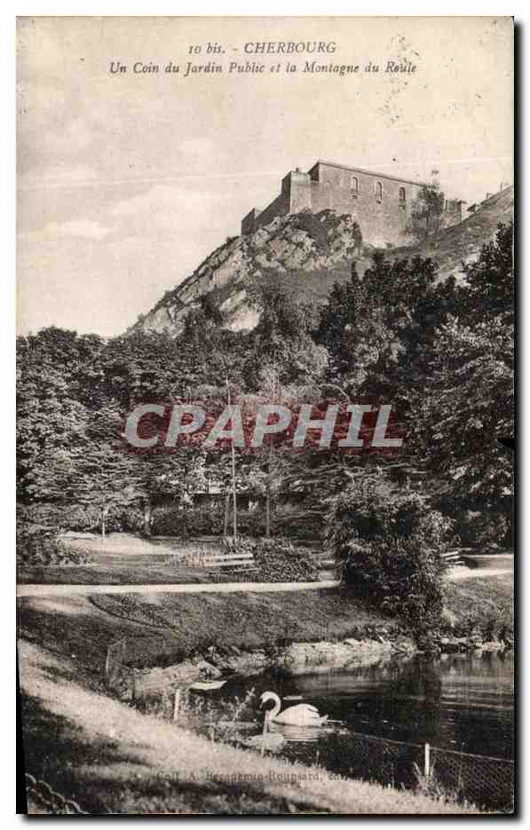 CPA Cherbourg Un Coin du Jardin Public et la Montagne du Roule Cygne 
