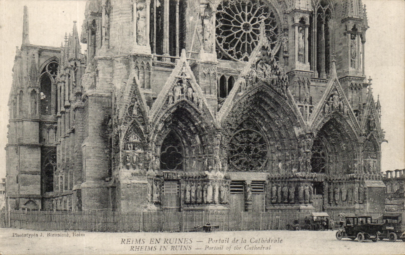 CPA Reims En Ruines Portail de La Cathedrale Automobile