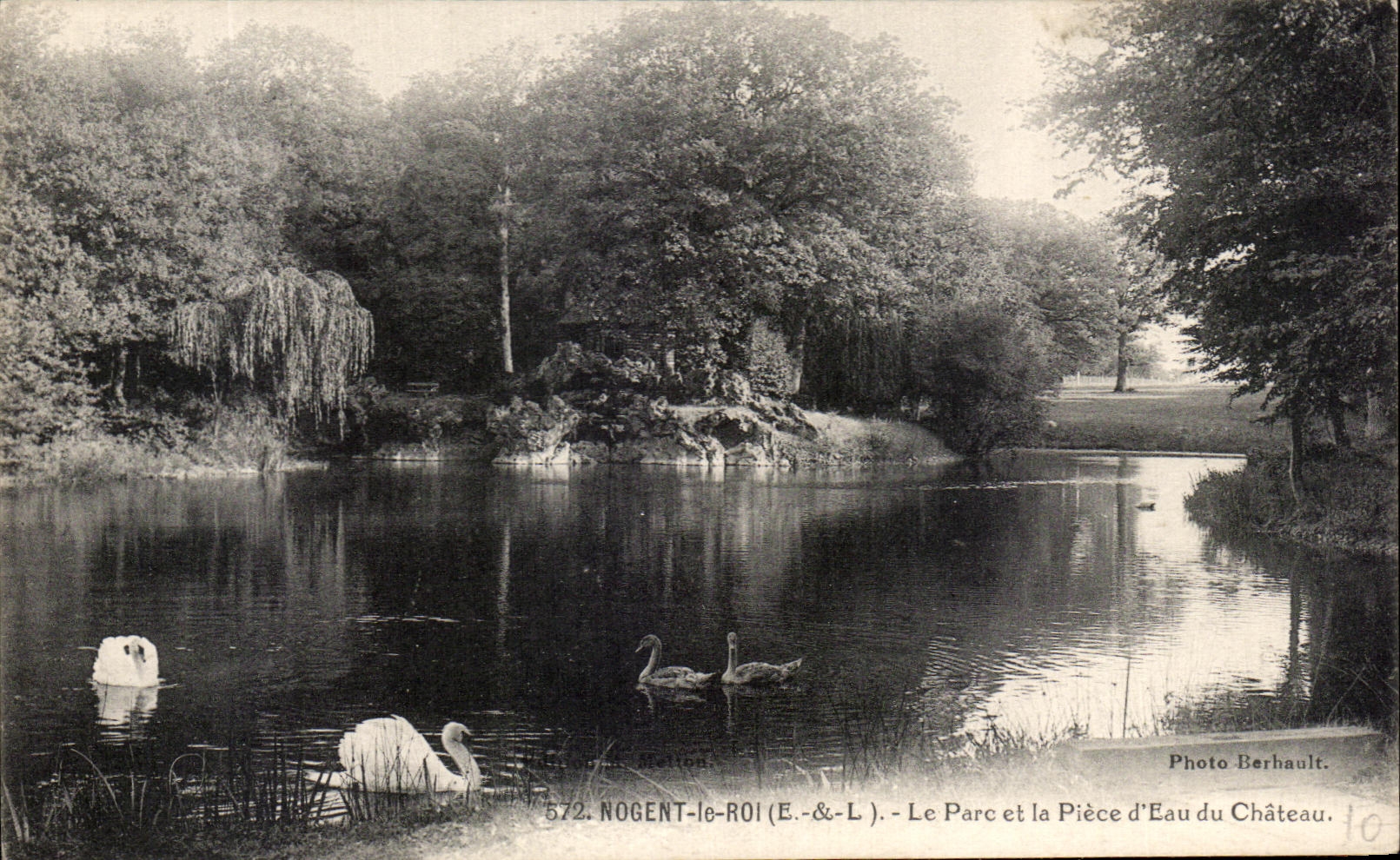 Nogent-le-Roi (E.-&-L.) — The Park and the Water Feature of the Castle — Photo Berhault, n° 572