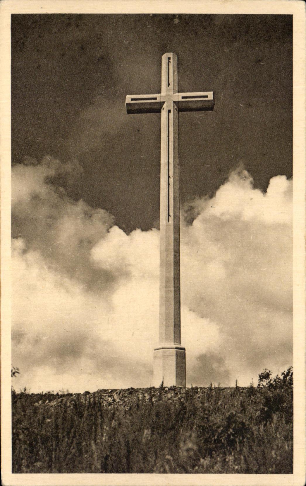 Croix commémorative lumineuse — Hartmannswillerkopf — Photomag - No 31a
