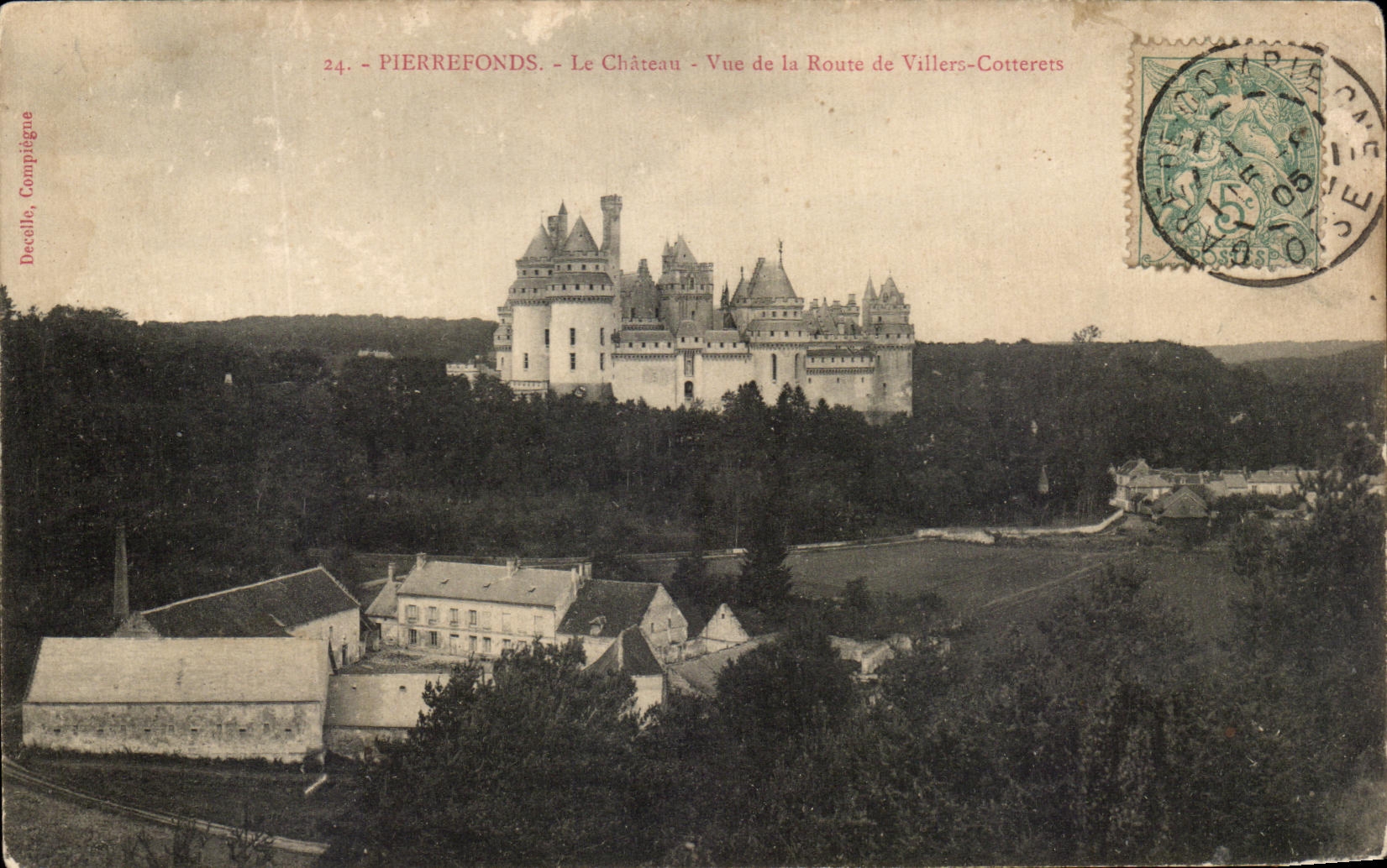Pierrefonds - Le Château - Vue de la Route de Villers-Cotterets