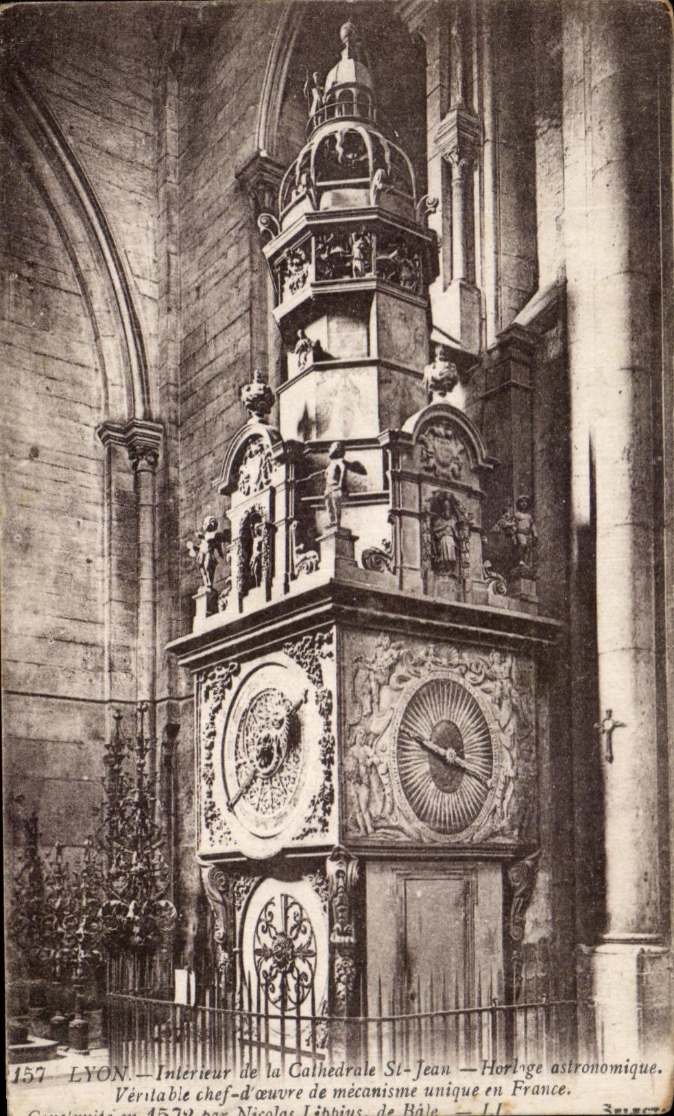 LYON — Intérieur de la Cathédrale St-Jean — Horloge astronomique — chef-d'œuvre de mécanisme unique en France — construite en 1578 par Nicolas Lüthius de Bâle