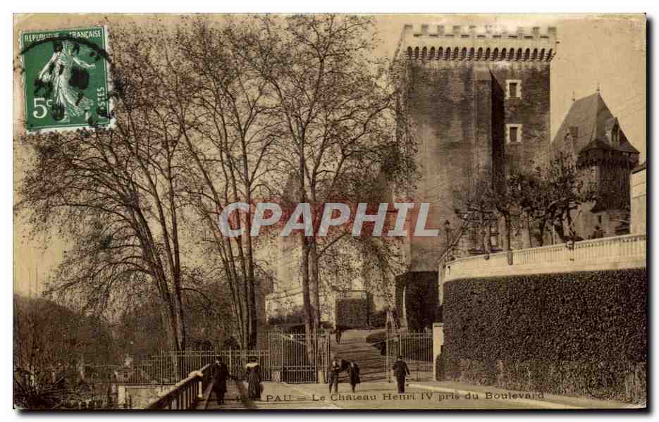 Pau — Le Château Henri IV pris du Boulevard — éditeur non visible