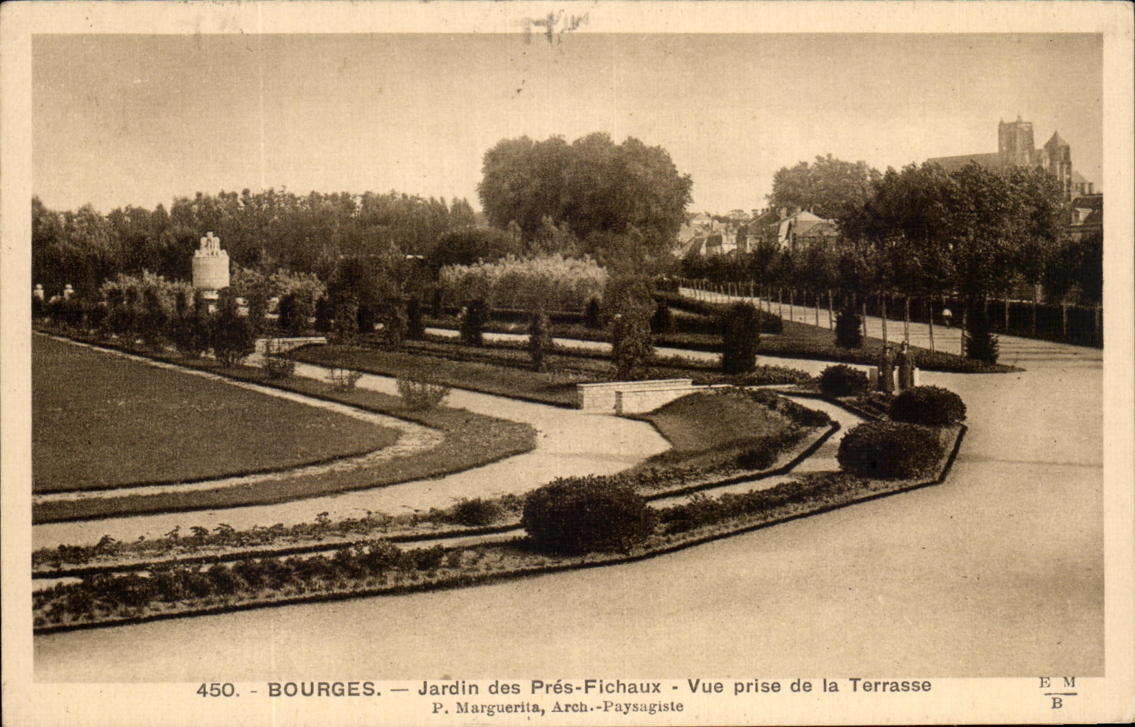 CPA Bourges Jardin des Pres Fichaux Vue prise de la Terrasse