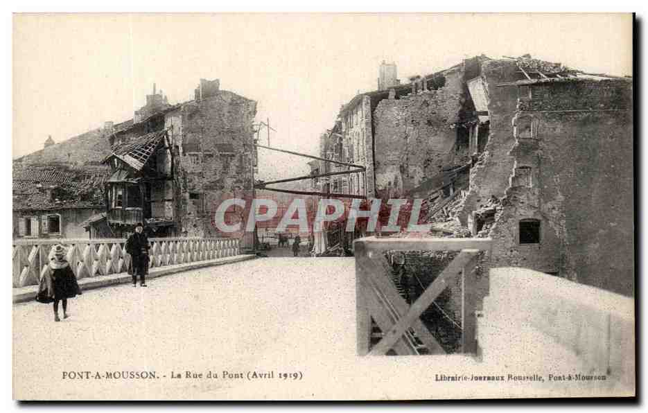 CPA Pont A Mousson Le Rue Du Pont Militaria
