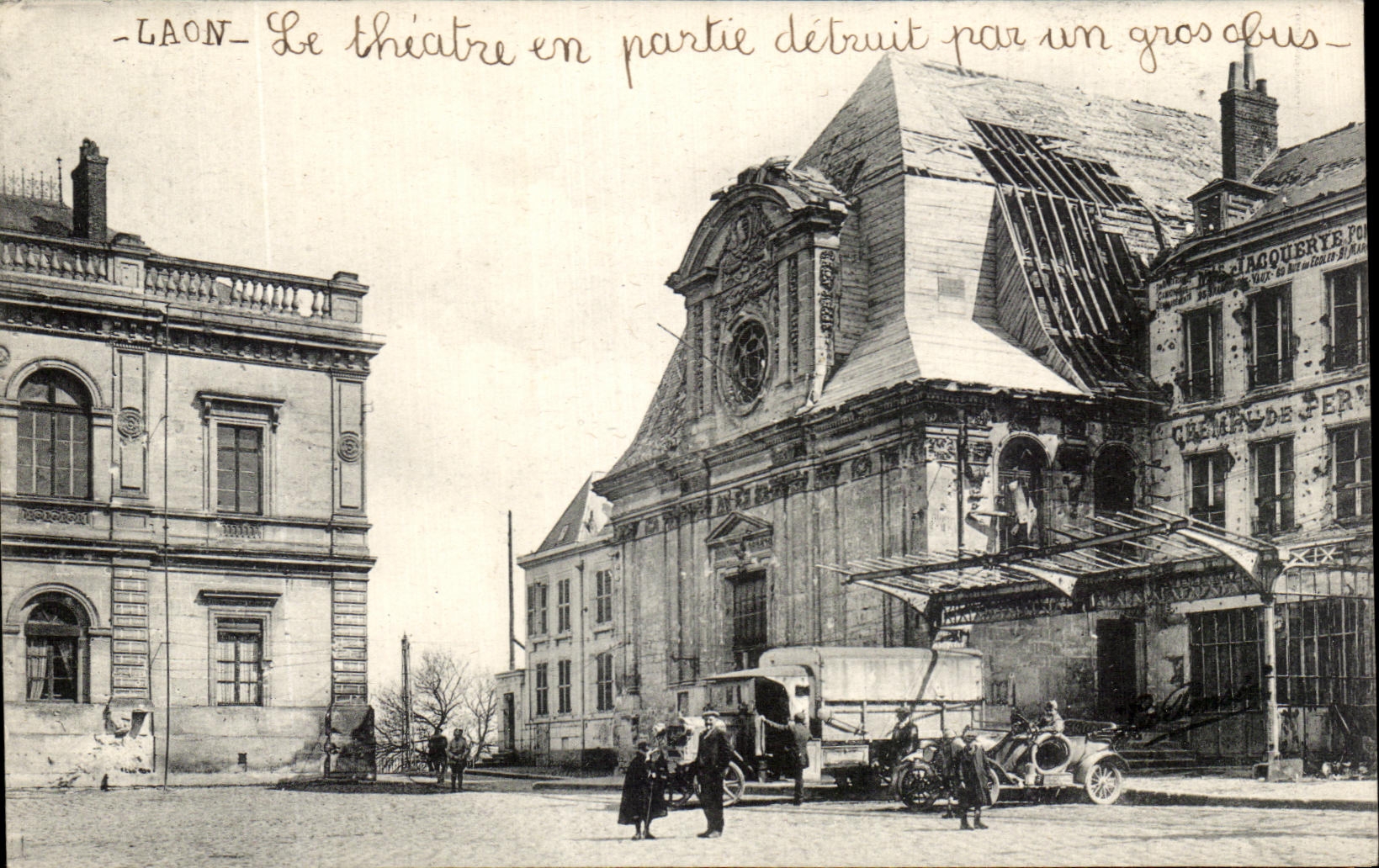 Laon - Le théâtre en partie détruit par un gros bus — éditeur Jacquerye & Fils