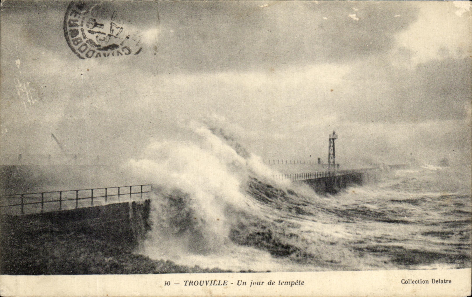 CPA Trouville Un Jour De Tempete