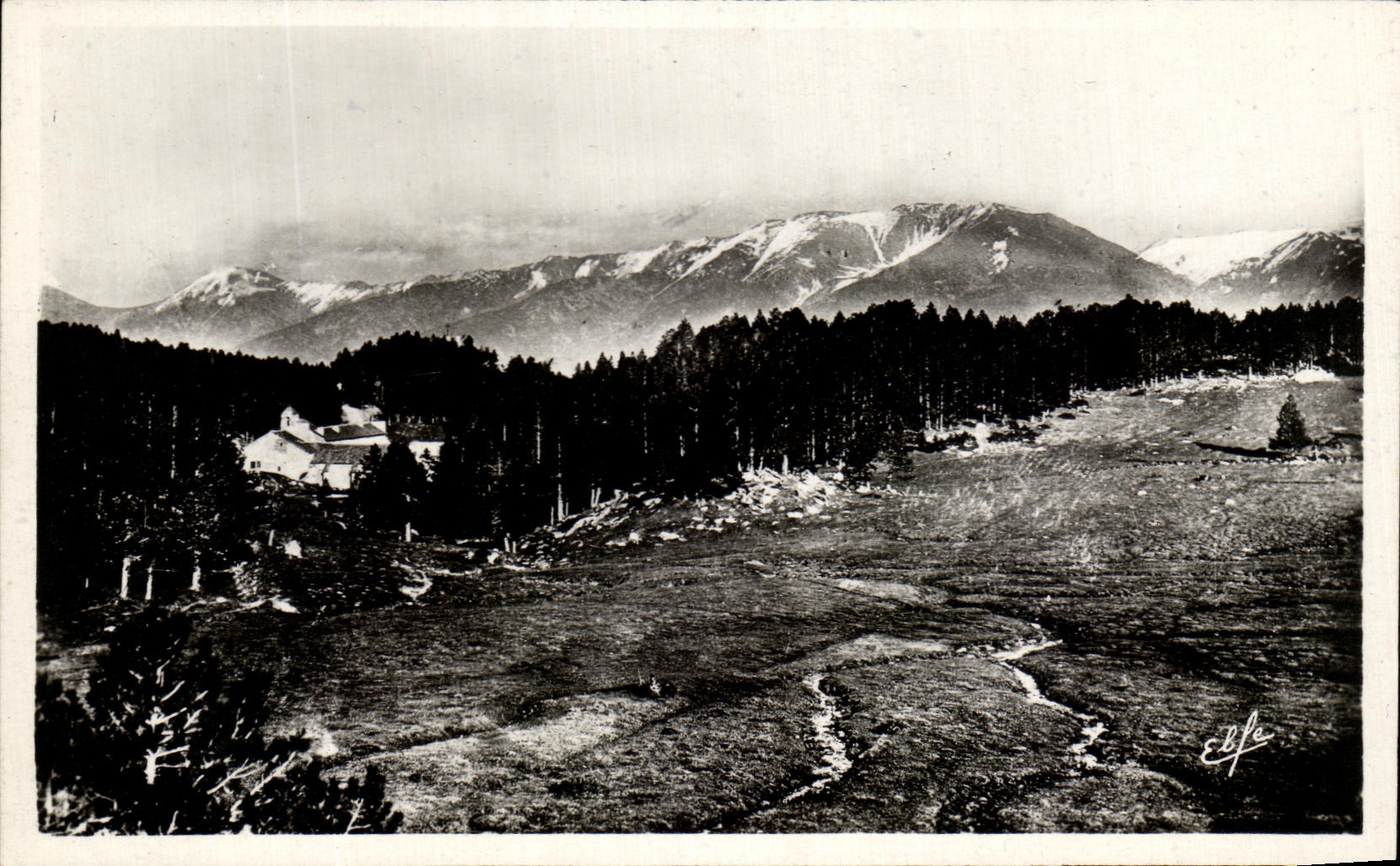 CPA Pyrenees Ocean Font Romeu L'Ermitage Et La Foret