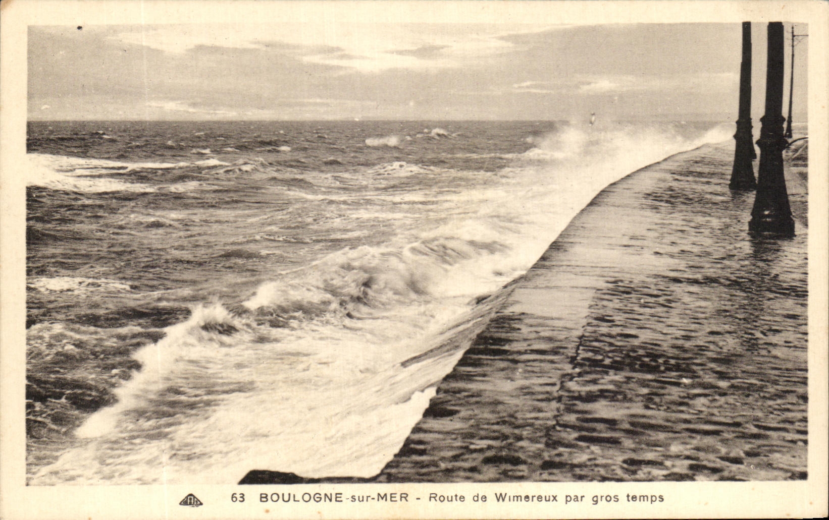 Boulogne-sur-Mer — Route de Wimereux par gros temps — éditeur Alsatienne des Arts Photomécaniques, n° 63
