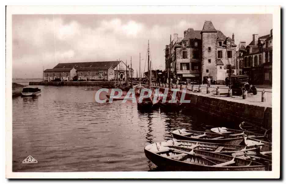 CPA Le Croisic Le Port Et La Poissonnerie Bateaux 