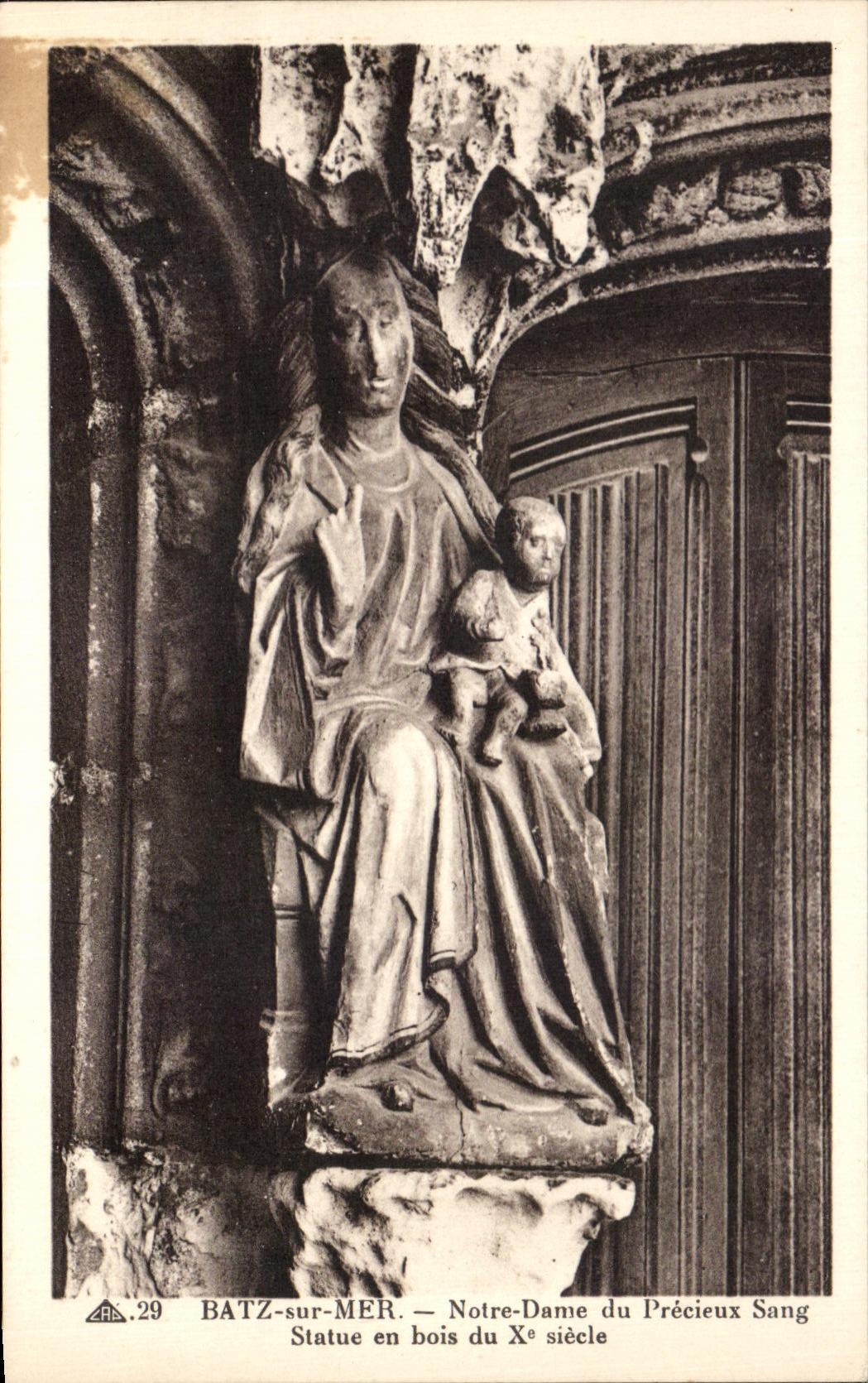 CPA Batz Sur Mer Notre Dame Du Precieux Sang Statue En Bois 