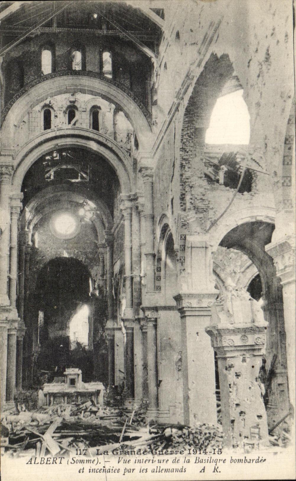 CPA Albert Vue Interieure De La Basilique Bombardee et incendiee par les Allemands Militaria 