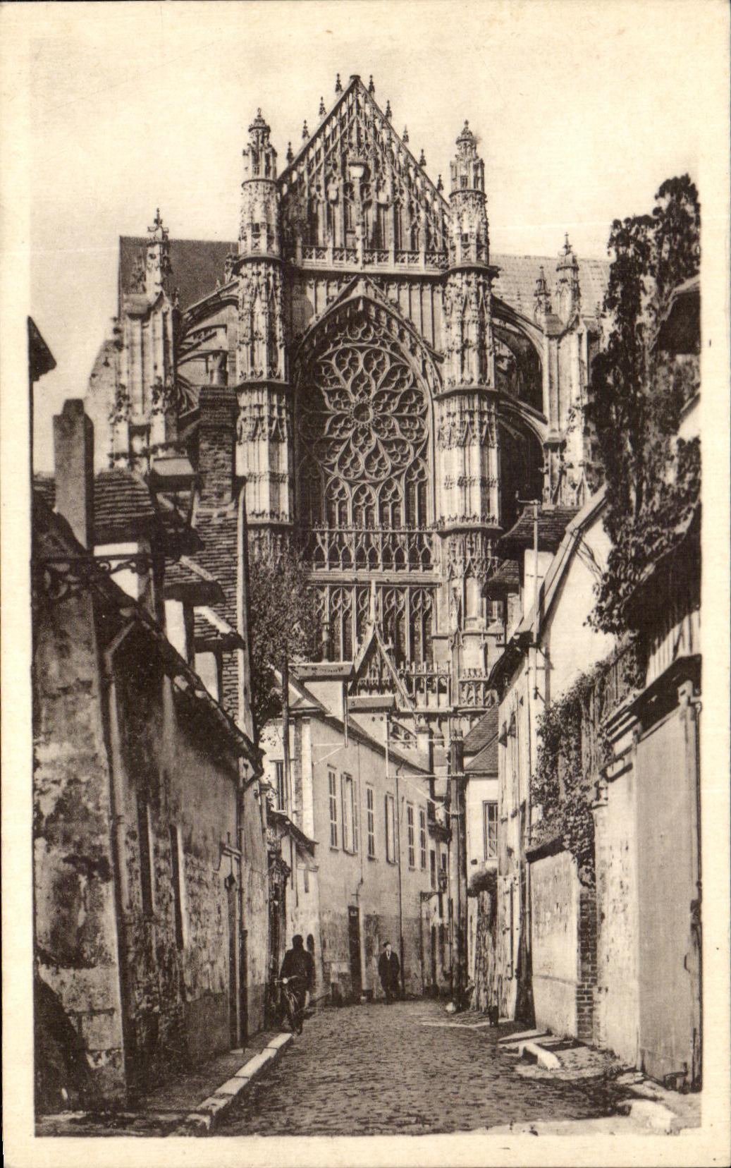 Vue de la cathédrale de Beauvais — éditeur imprimeur-librairie Rue Feutrrier et Rosace de la Cathédrale