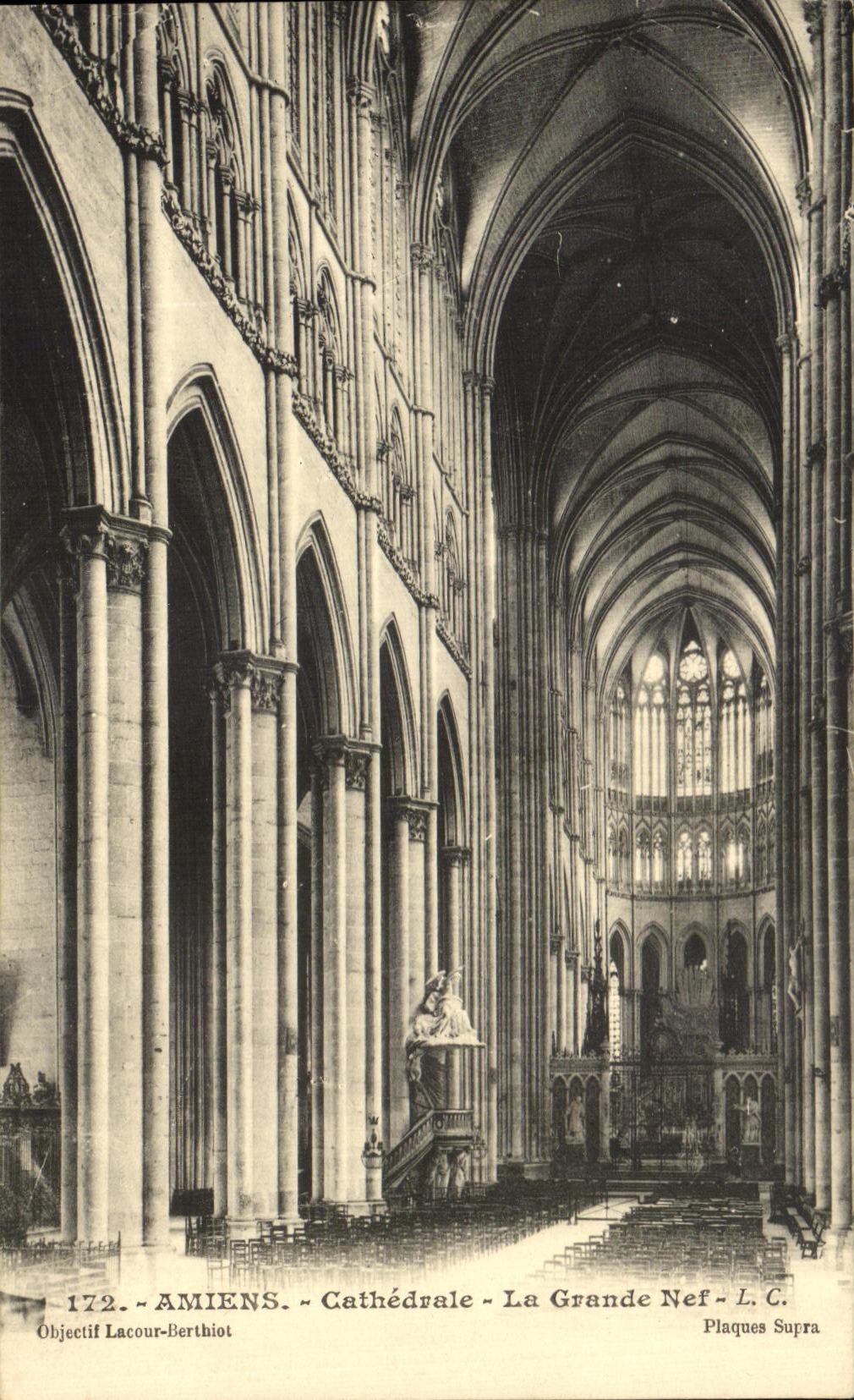 Amiens - Cathédrale - La Grande Nef - L.C. - Objectif Lacour-Berthiot