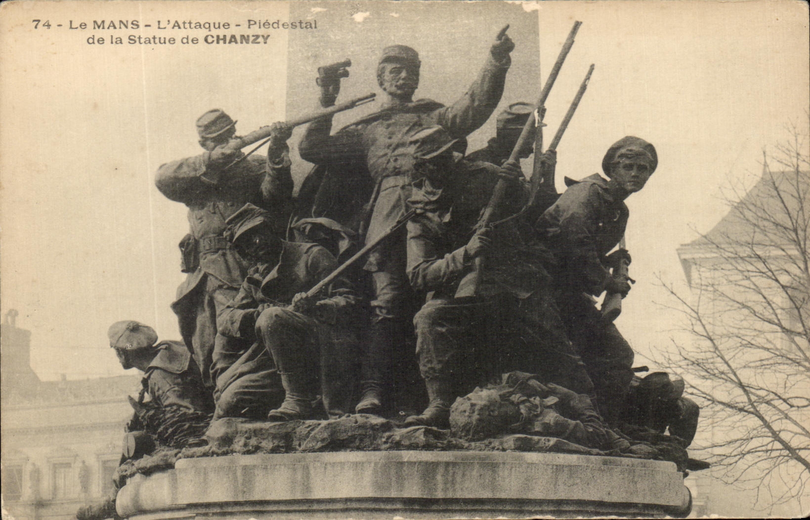 CPA Le Mans L'Attaque Piedestal de la Statue de Chanzy Militaria