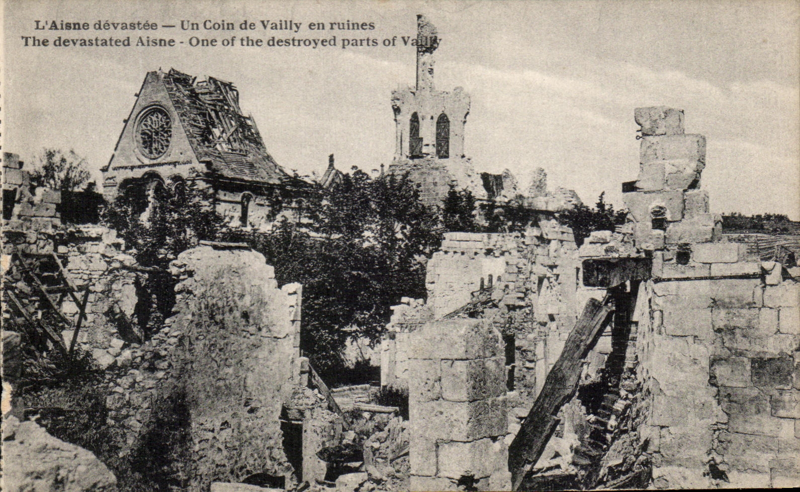 CPA L'Aisne devastee Un Coin de Vailly en ruines Militaria