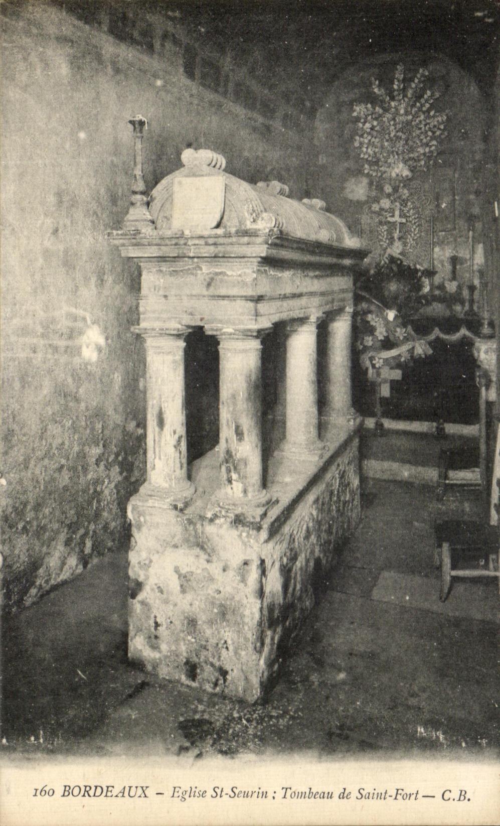 CPA Bordeaux Eglise St Seurin Tombeau de Saint Fort