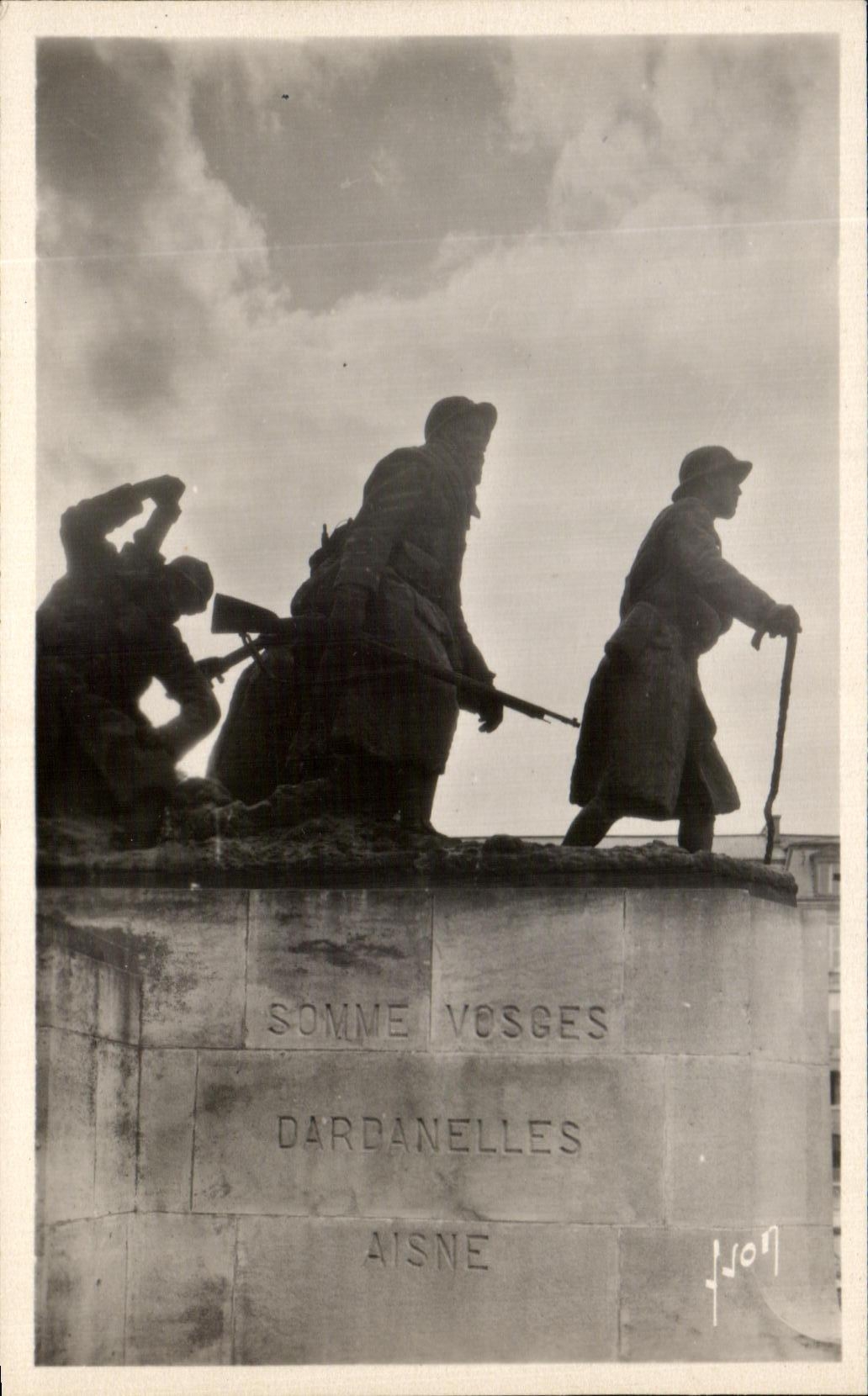 Monument aux Morts — Chalons-sur-Marne — Éditeur Yvon, Paris