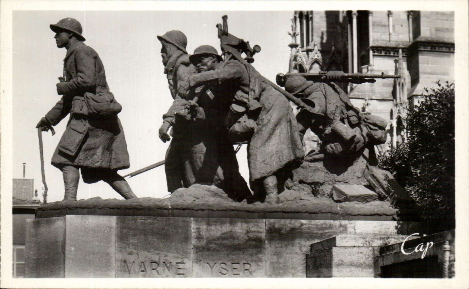 CPA Chalons sur Marne Le Monument aux Morts Militaria 