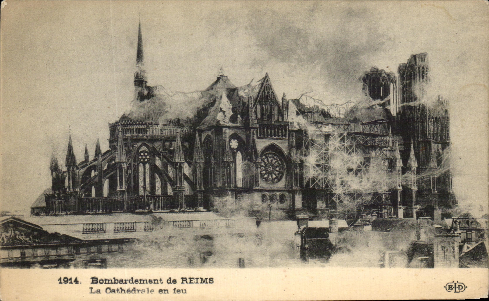 CPA Bombardement de Reims La Cathedrale en feu Militaria