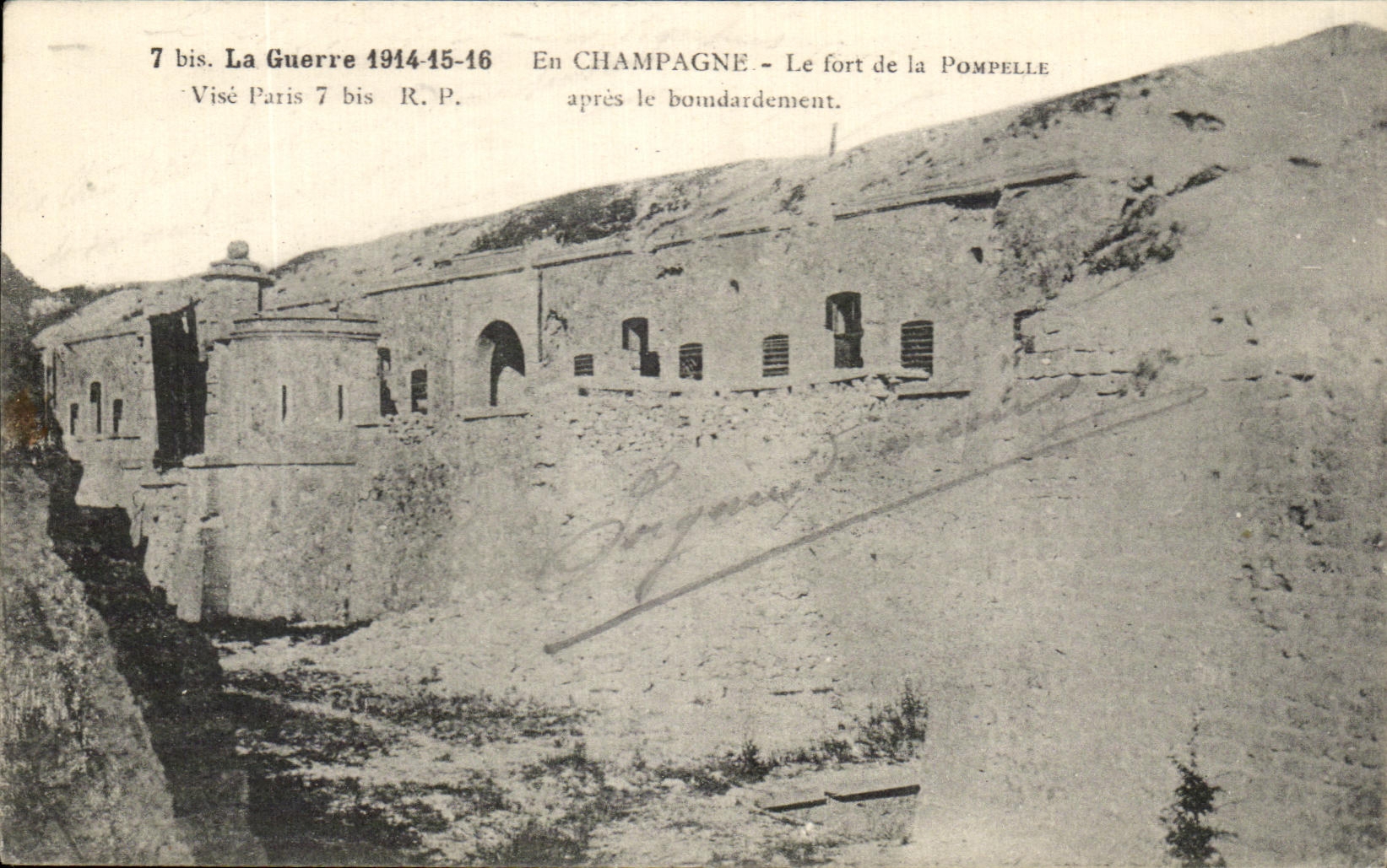 CPA Champagne Le fort de la Pompelle apres le bombardement Militaria