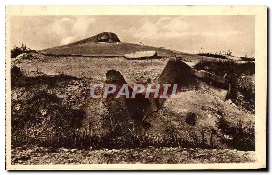Fort de VAUX — Observatoire d'Artillerie et débris d'une tourelle de 75 détruite par explosion d'un dépôt de détonateurs