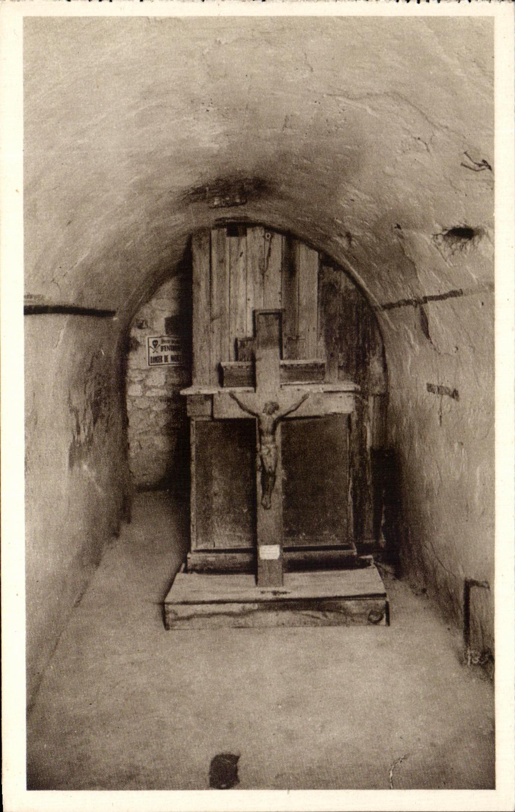 Chapelle dans une galerie du Fort de Vaux — Éditeur J. Tournin, n°12