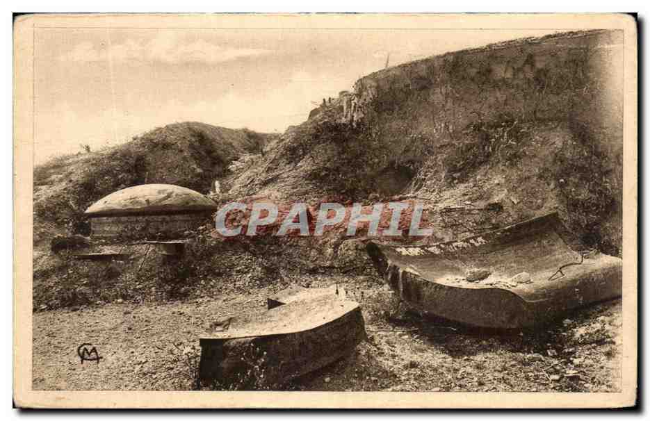 CPA Fort de Vaux Bataille de Verdun Les Tourelles Brisees Militaria