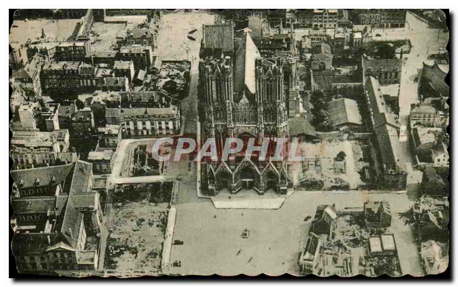 CPA La Cathedrale de Reims Vue Prise en avion 