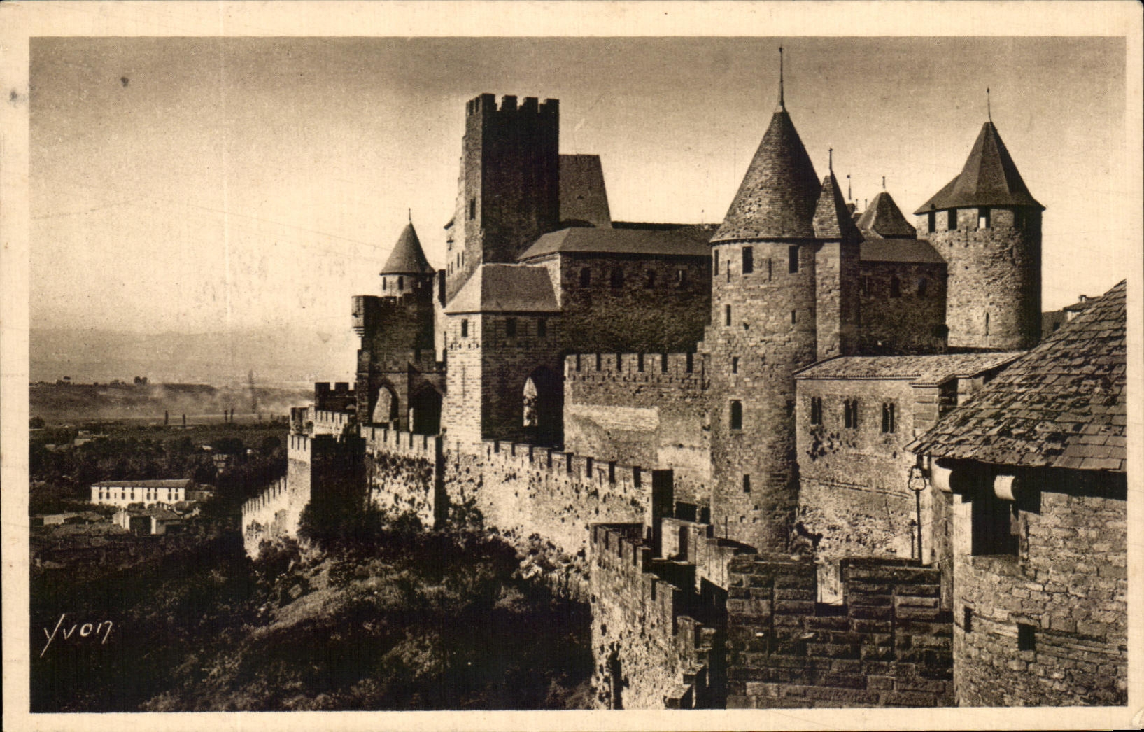 Carcassonne — Le Château Comtal — Éditions d'Art Yvgn, n°22