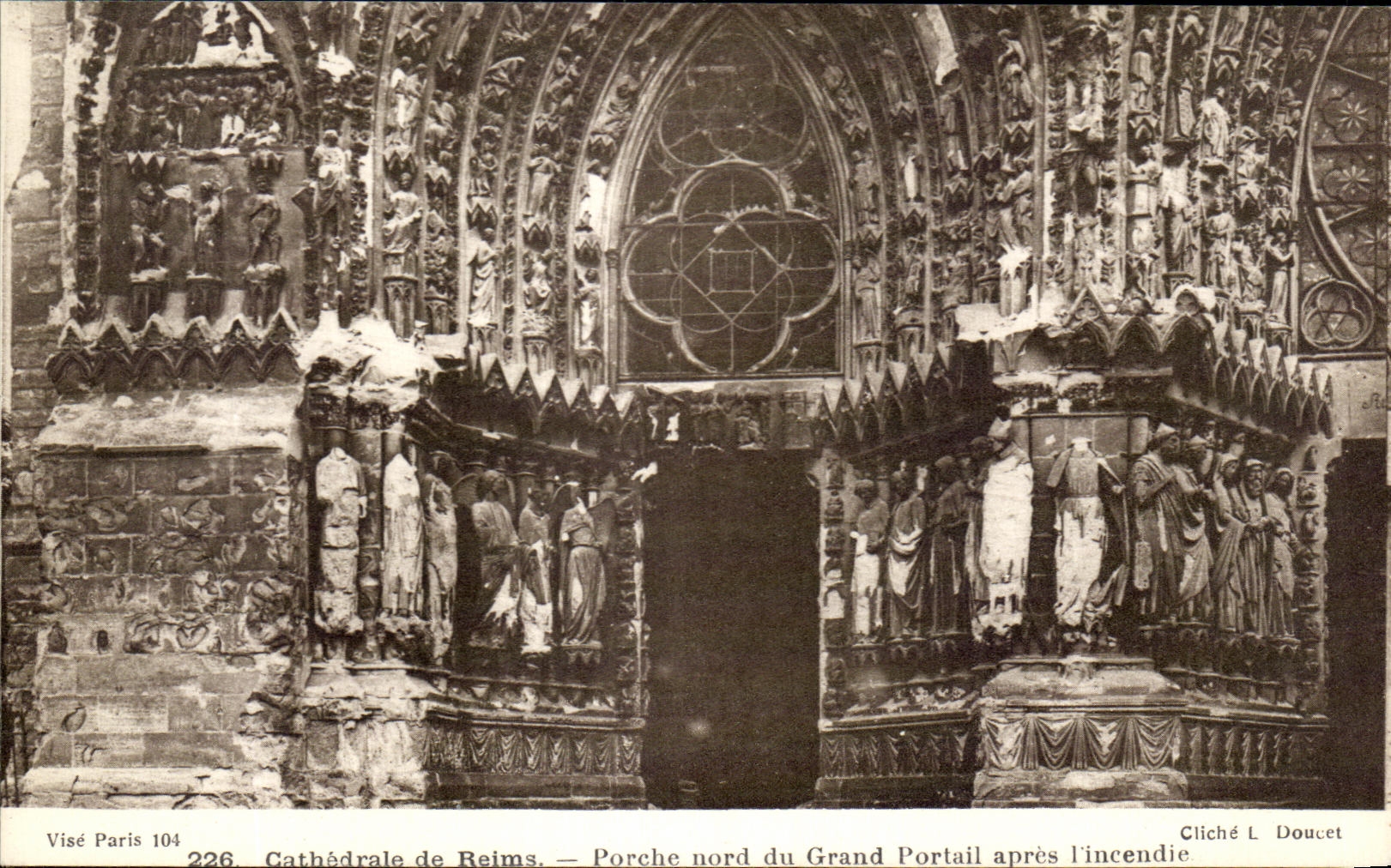 CPA Cathedrale de Reims Porche nord du Grand Portail apres l'incendie