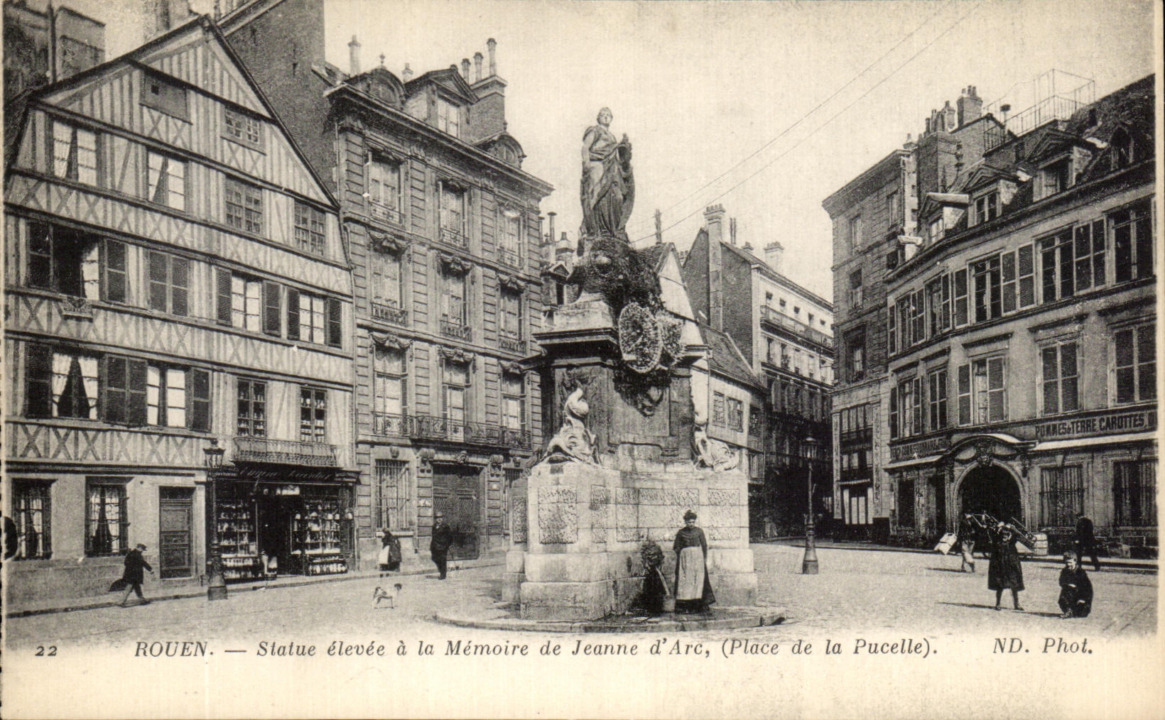 CPA Rouen Statue elevee a la Memoire de Jeanne d'Arc 