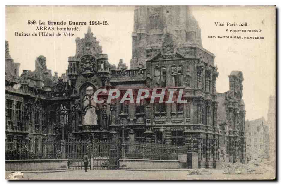 CPA La Grande Guerre Arras Bombarde ruines De l'Hotel De Ville Militaria