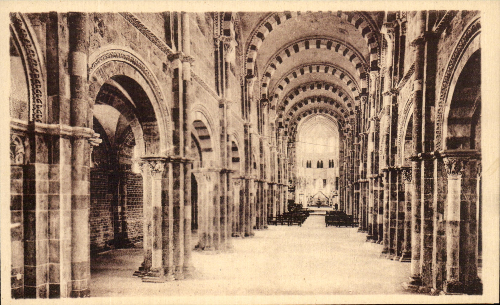 Kirche der Madeleine — Ansicht der Kirche — Sammlung M. A. D. — Verlag LL, 19
